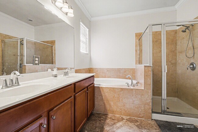 Photo - 2846 Via Piazza Loop