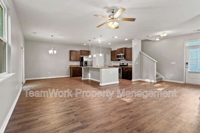 Photo - 145 Stoney Creek Way