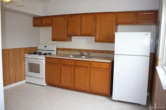 Photo - 32161 Genessee St