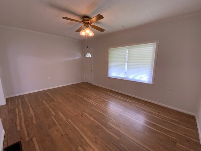 Photo - 908 Jewell St