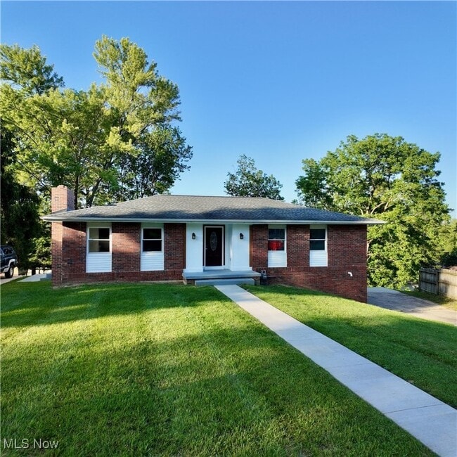 Photo - 16 Chaucer Ct House