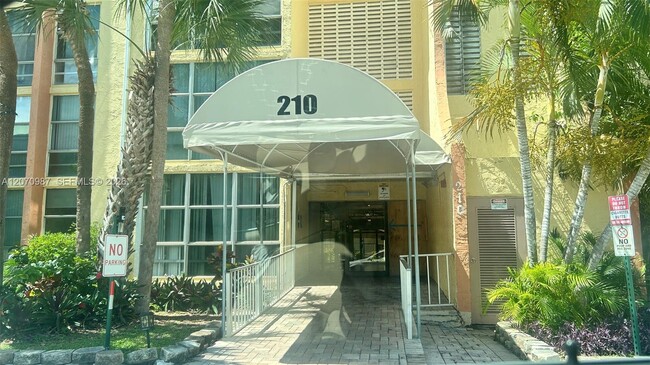 Building Photo - 210 172nd St Unit 228
