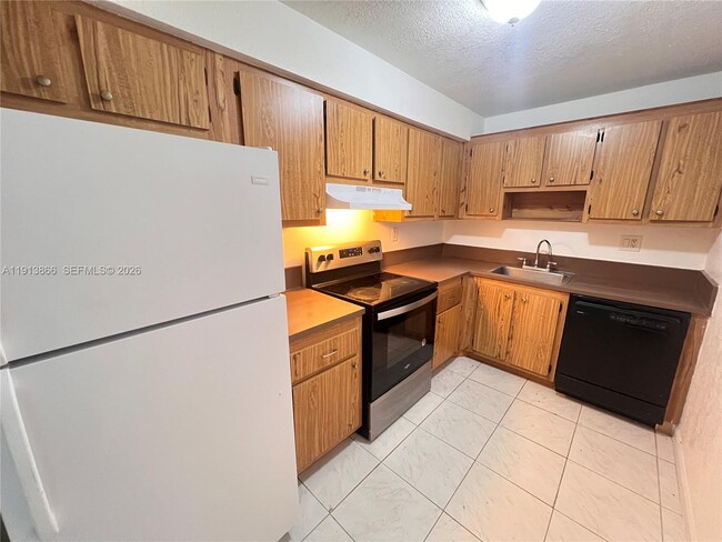 Building Photo - 3720 N Pine Island Rd Unit 234