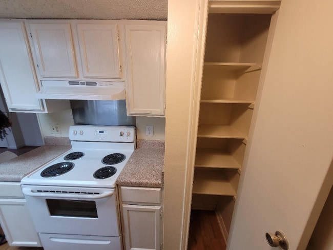 Photo - 6303 Windsor Castle Unit 2