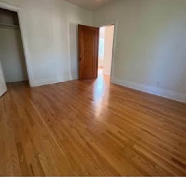 Building Photo - 6 Pl Park