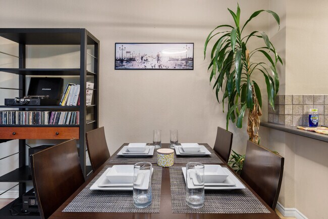 Photo - 1350 Burrard St Unit ID1341840P