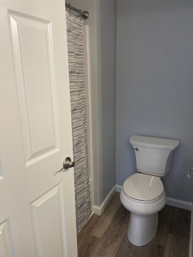 bath 1 - 3511 Gray St Unit 204