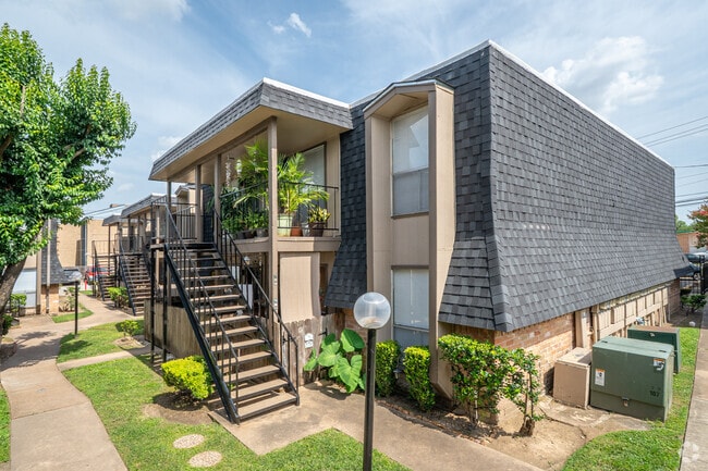 Building Photo - Pine Arbor Rental