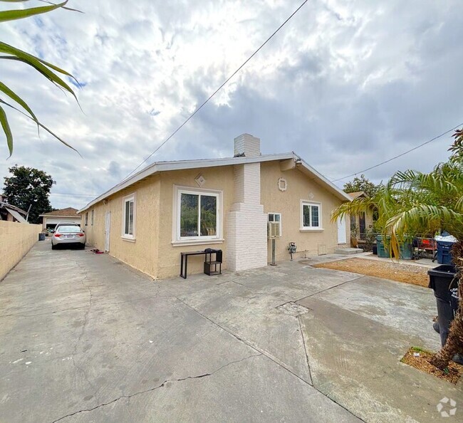 Building Photo - 1414 E 61st St Unit D Rental