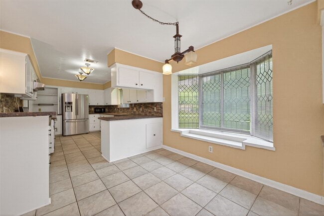 Photo - 1701 Mistletoe Ln
