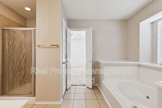 Building Photo - 10971 Castle Dr Rental