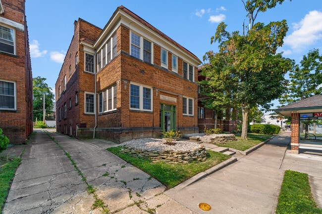 The Venice - Driveway - 11427 Clifton Blvd Unit 3