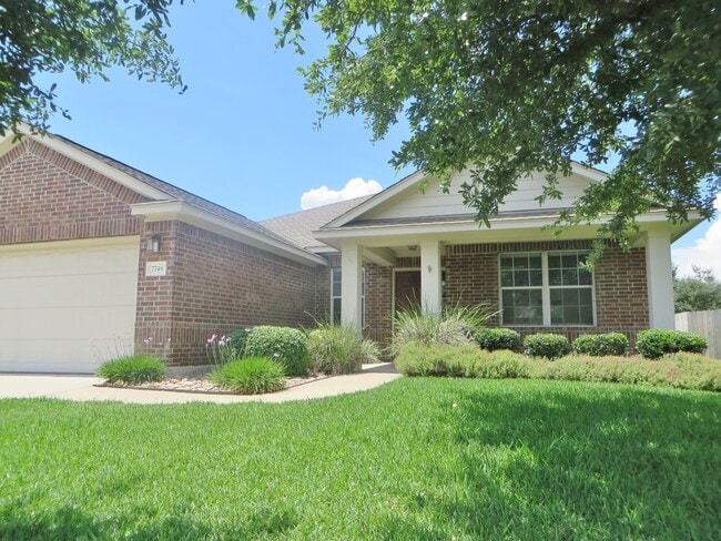 Building Photo - 3 Bedroom 2 Bathroom Villages of Berry Cre... Rental