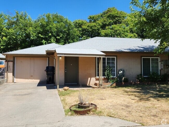 Building Photo - Charming 2-bedroom 1-bathroom duplex in Ca... Rental