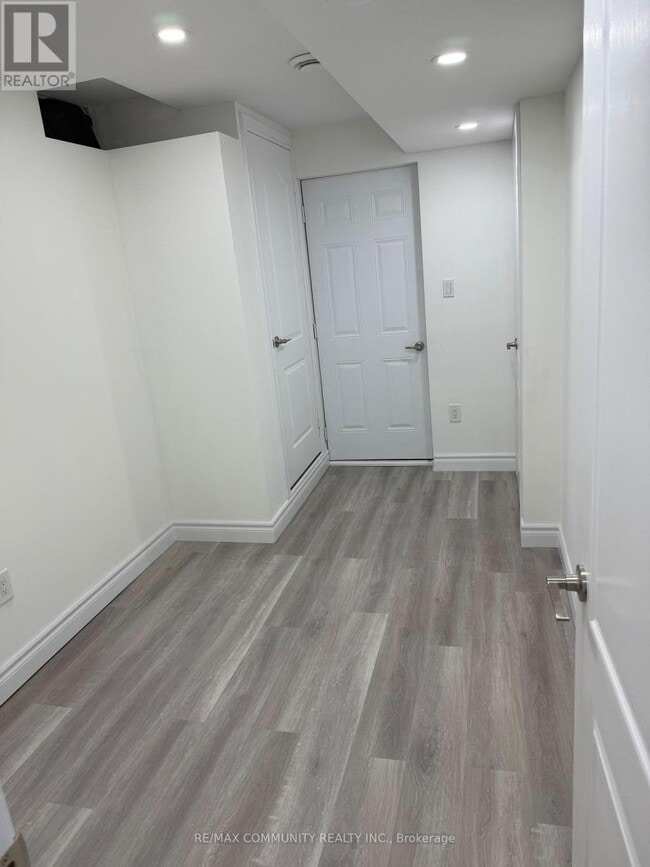 Photo - 387 Tennant Cir