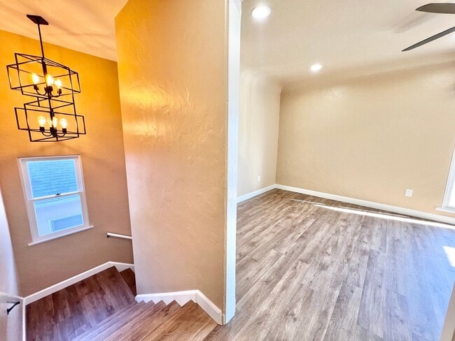 Photo - 235 Pomona Ave Unidad 235 1/2 Pomona