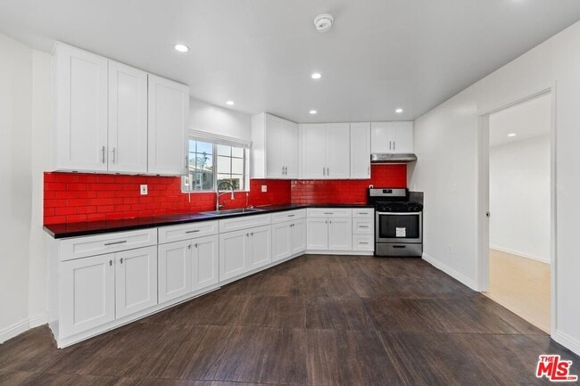 Photo - 1128 Irolo St