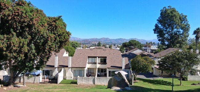 Photo - 1437 Robin Ln