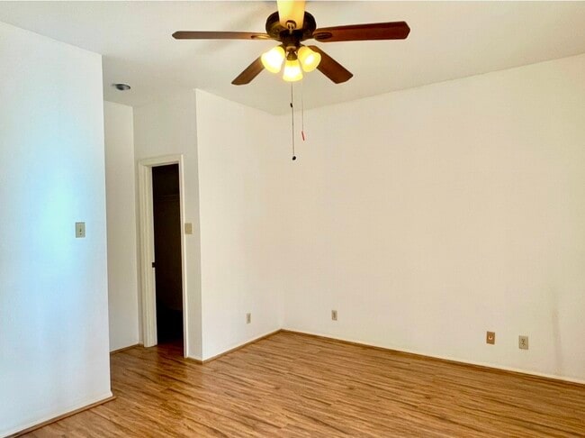 Building Photo - 2209 S Braeswood Blvd Unit 32F