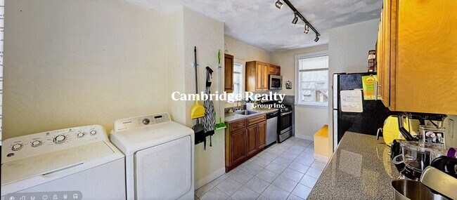 Building Photo - 6 Lincoln Ave Unit T