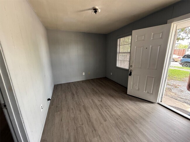 Building Photo - 6603 Avenue T Rental