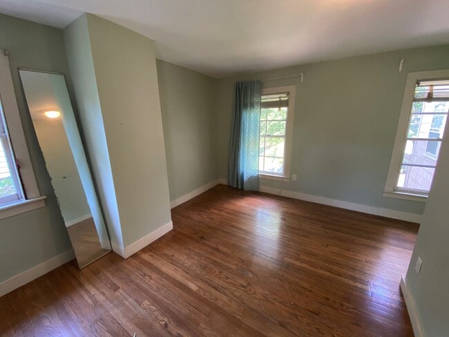 Photo - 137 Nicoll St Unit 1R