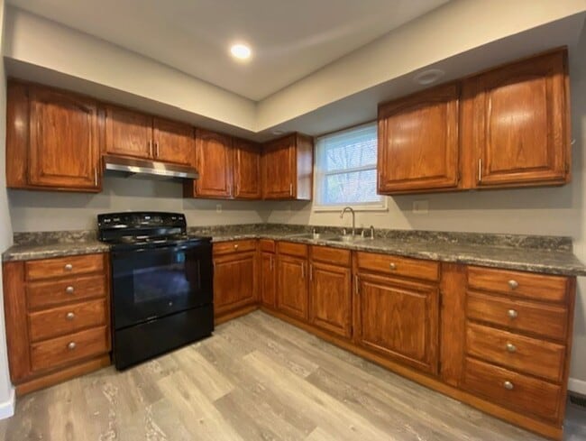 Photo - Welcome to this charming 2-bedroom, 1-bathroom ranch style home located in Springfield, OH+