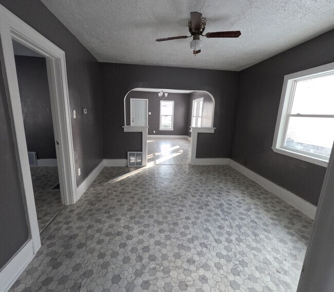 Photo - 1349 N Adams St