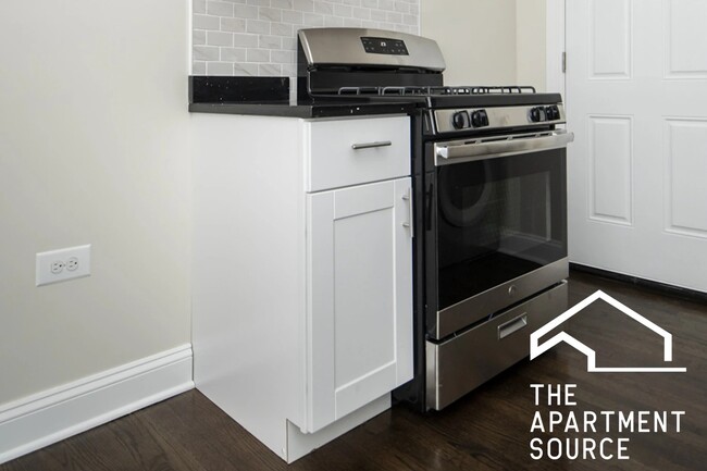 Photo - 3817 N Greenview Ave Unit 2W