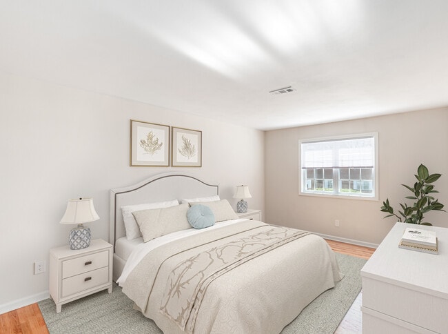 2BR, 1BA (830sqft) - Bedroom - Newport Apartments