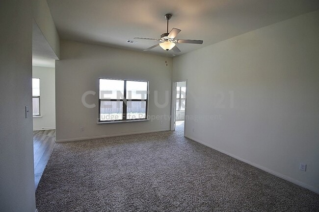 Photo - Charming 3/2/2 in Venus For Rent!