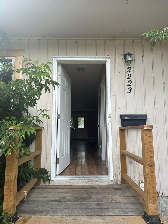 Photo - 2223 Oak St