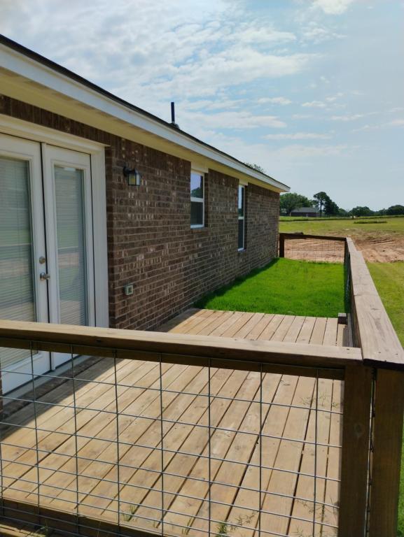 Photo - 208 Hoover Ln