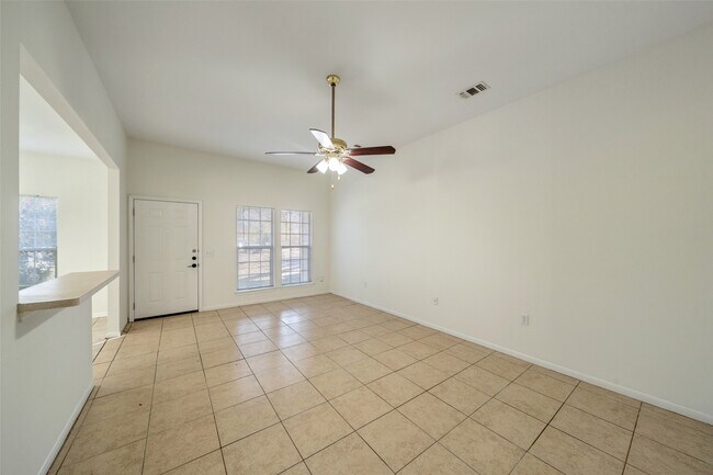 Photo - 5502 Finch St
