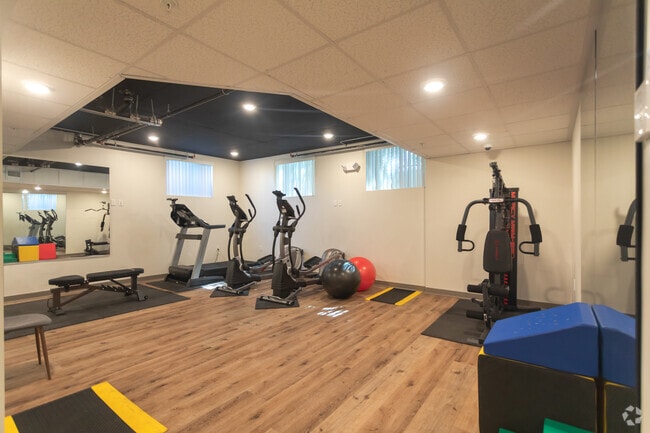 Gym - Vista NoHo Luxury Apartments