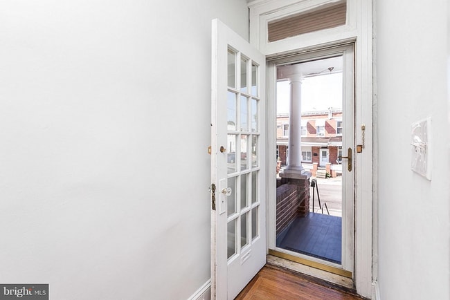 Photo - 2 Bedroom Plus Den in a GREAT AREA