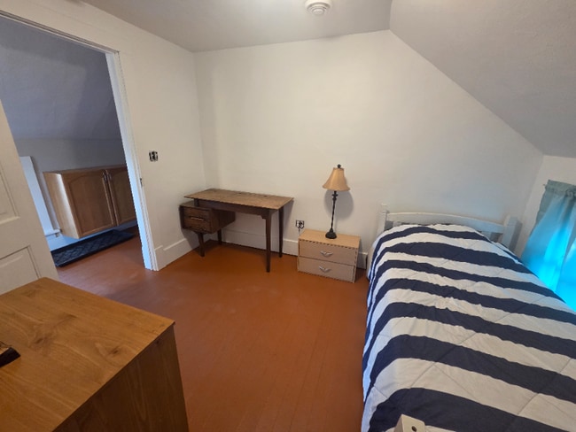 Photo - 501 W Main St Unidad Upper Level