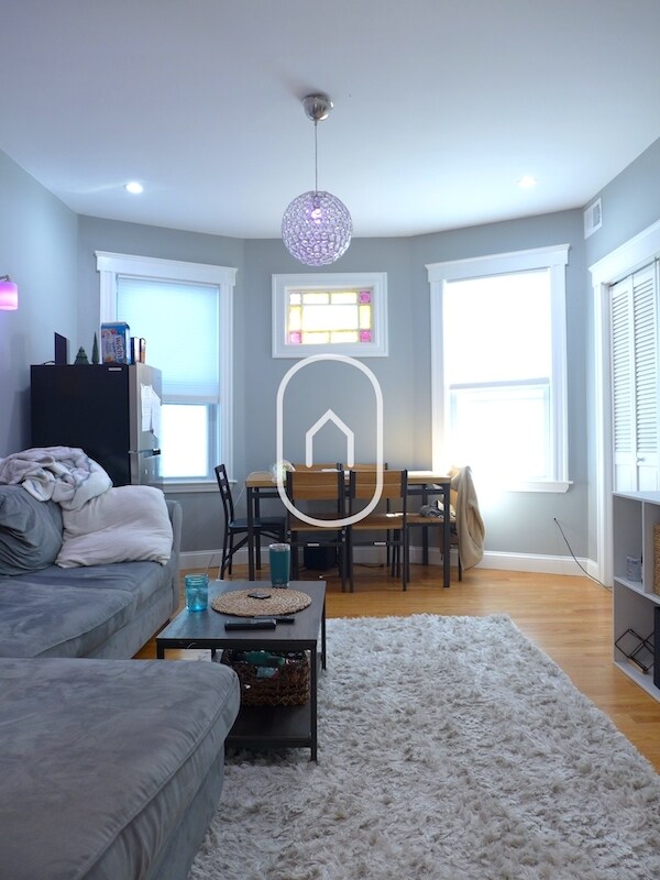 Photo - 1615 Tremont St