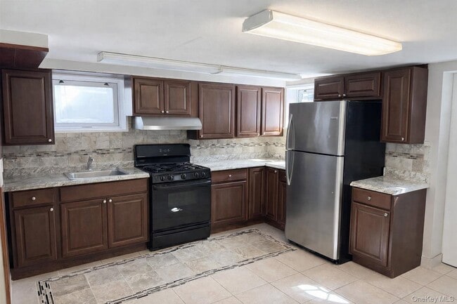 Photo - 56-25 136th St