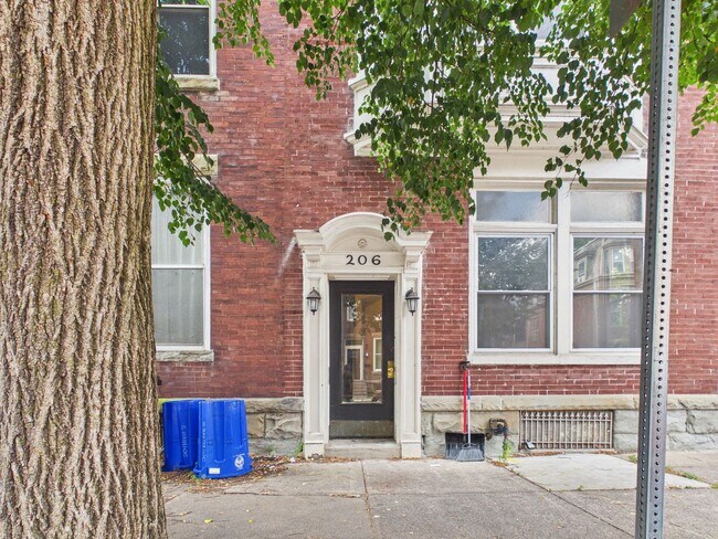 Building Photo - 206 Kelker St Unit 1