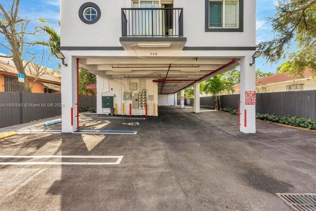 Photo - 948 SW 3rd St Unidad 304