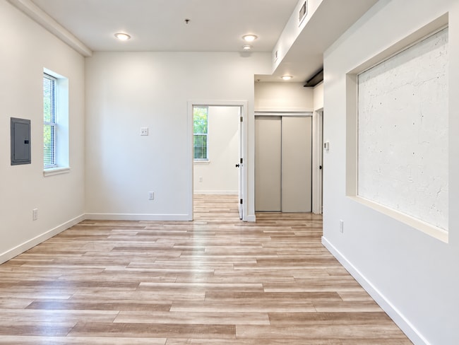 6161 Walnut St Unidad 1A
