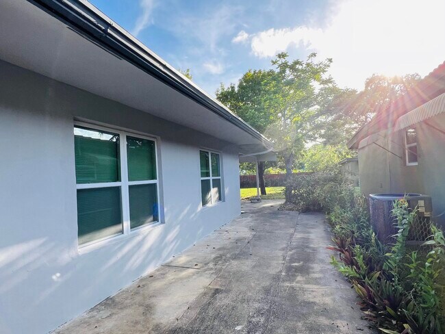 Photo - 525 NW 22nd Ave