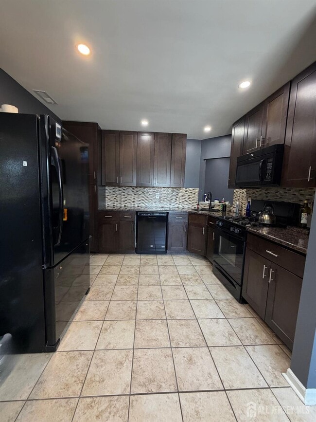 Photo - 80 Farnham Square