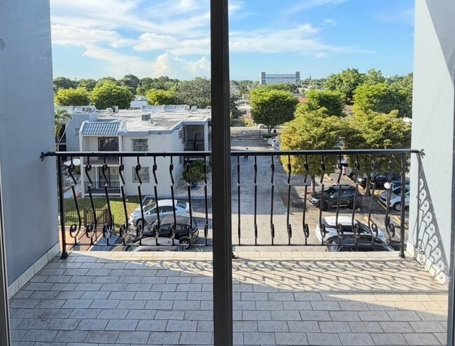 Photo - 3181 SW 13th St Unit 409