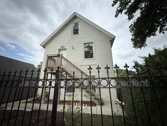 Building Photo - 1232 N Hamlin Ave Rental