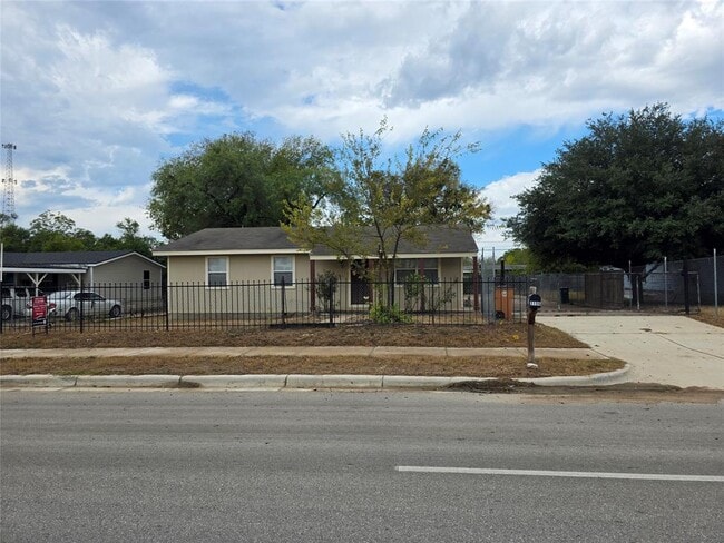 Photo - 3106 Fallwell Ln