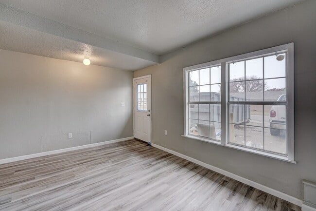 Photo - 1 Bedroom/1 Bathroom Available Now! Unit C