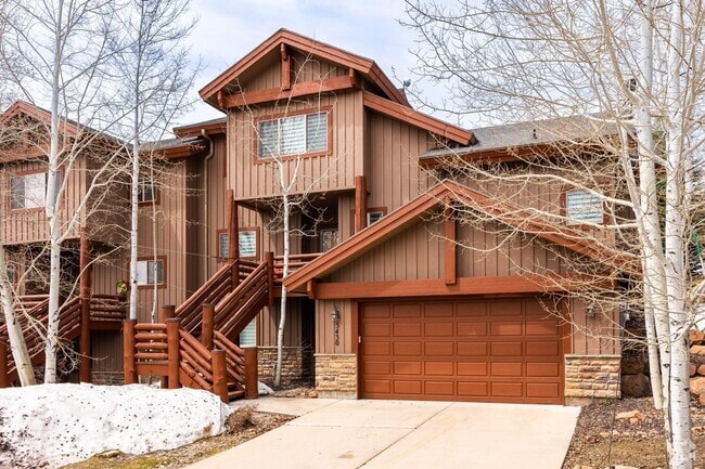 Building Photo - Modern Mountain Home in Desirable Pinebrook