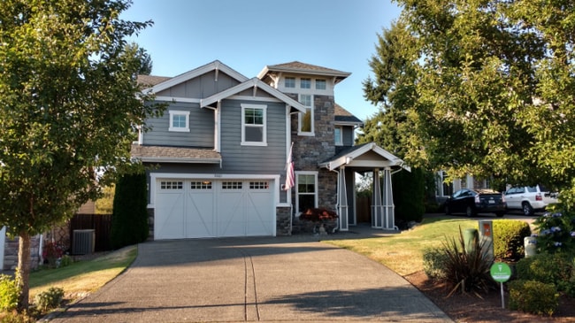 Photo - 9003 105 Ave SW